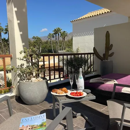 Villa Luxury, Boutique Two-bedroom Modern Townhouse With Golf Views *