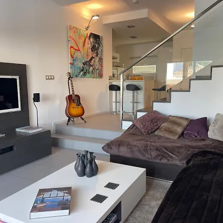 Luxury, Boutique Two-bedroom Modern Townhouse With Golf Views Villa