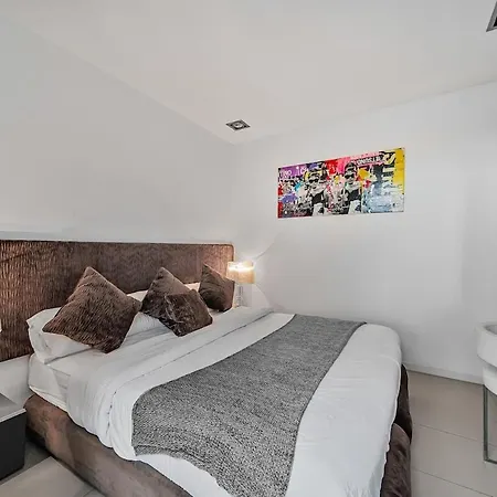 וילה Luxury, Boutique Two-bedroom Modern Townhouse With Golf Views