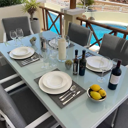 Luxury, Boutique Two-bedroom Modern Townhouse With Golf Views וילה ארונה