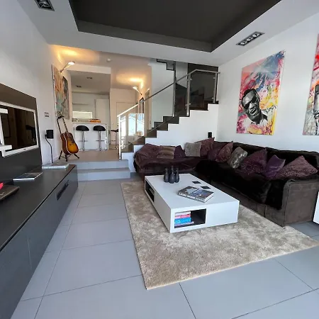 Luxury, Boutique Two-bedroom Modern Townhouse With Golf Views וילה ארונה