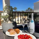Luxury, Boutique Two-bedroom Modern Townhouse With Golf Views Villa