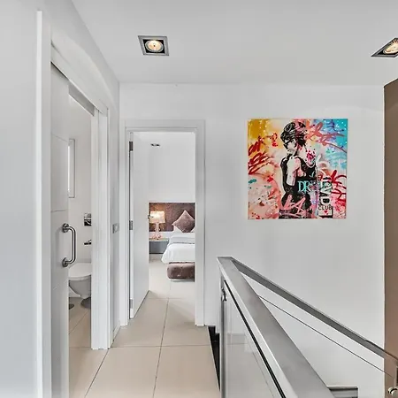 Luxury, Boutique Two-bedroom Modern Townhouse With Golf Views *