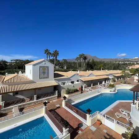 Luxury, Boutique Two-bedroom Modern Townhouse With Golf Views *