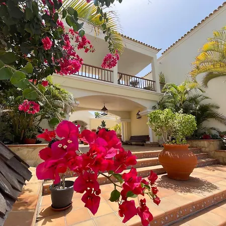 Luxury, Boutique Two-bedroom Modern Townhouse With Golf Views *