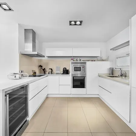 Luxury, Boutique Two-bedroom Modern Townhouse With Golf Views *