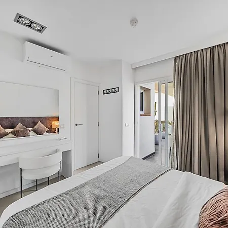 Luxury, Boutique Two-bedroom Modern Townhouse With Golf Views