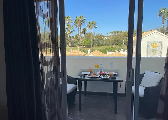 Luxury, Boutique Two-bedroom Modern Townhouse With Golf Views *