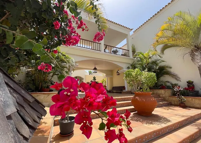 Luxury, Boutique Two-bedroom Modern Townhouse With Golf Views *