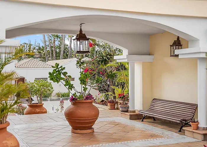 Luxury, Boutique Two-bedroom Modern Townhouse With Golf Views Villa *