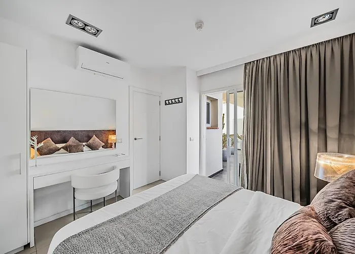 Luxury, Boutique Two-bedroom Modern Townhouse With Golf Views