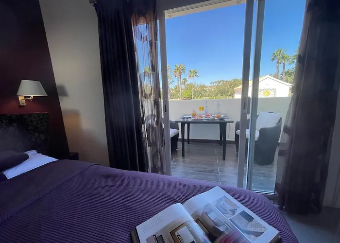 Luxury, Boutique Two-bedroom Modern Townhouse With Golf Views *