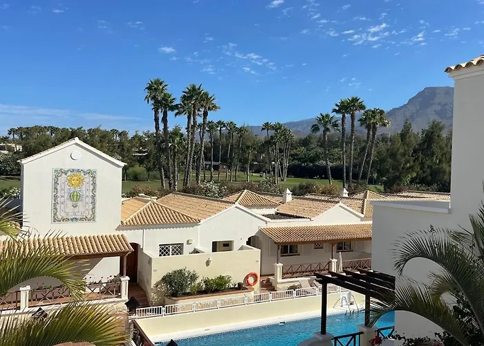 Luxury, Boutique Two-bedroom Modern Townhouse With Golf Views Villa