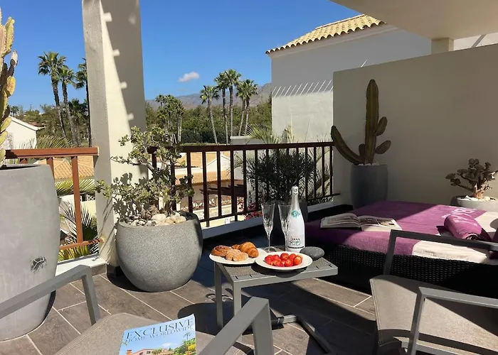 Villa Luxury, Boutique Two-bedroom Modern Townhouse With Golf Views *