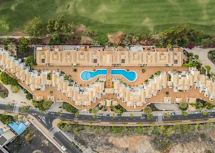 Luxury, Boutique Two-bedroom Modern Townhouse With Golf Views *