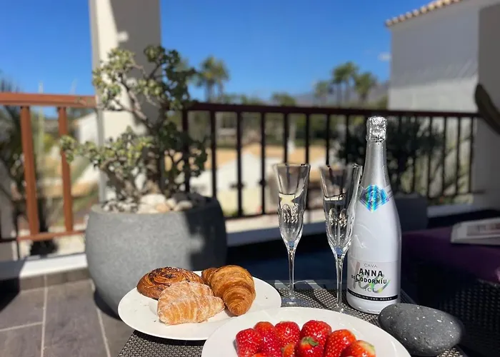 Luxury, Boutique Two-bedroom Modern Townhouse With Golf Views Villa