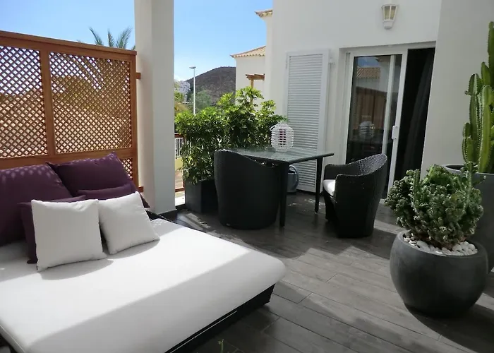 Luxury, Boutique Two-bedroom Modern Townhouse With Golf Views Villa